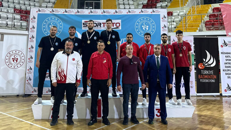 Büyükşehir Belediyesporlu badmintoncular yine zirvede Sivas'ta gerçekleştirilen Büyükler Badminton Türkiye Şampiyonası'nda Bursa Büyükşehir Belediyespor fırtınası