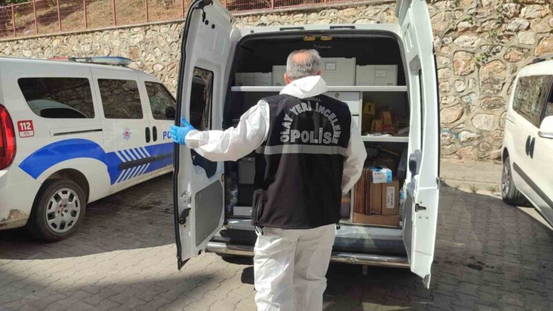 Bursa’da şüpheli ölüm! Eve geldiğinde acı gerçekle karşılaştı Bursa’nın Orhangazi ilçesinde toplu konutlarda kardeşleri ile birlikte yaşadığı belirlenen