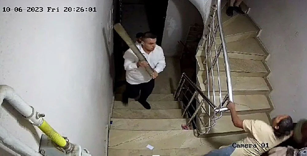 Boşanma aşamasındaki eşinin ailesinin evini bastı: 4 yaralı