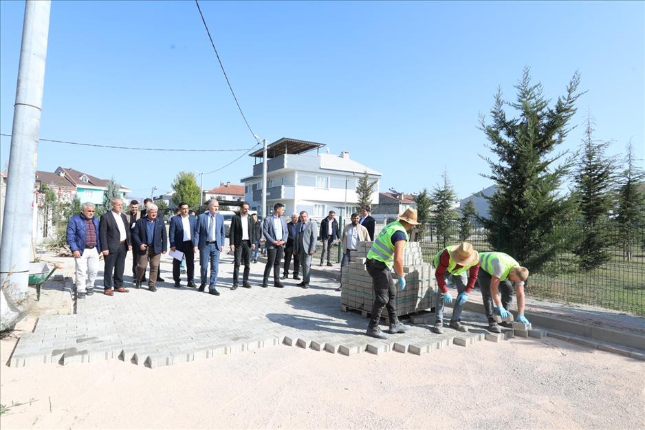 İnegöl Akhisar Mahallesi’nde yol kaplamada sona gelindi