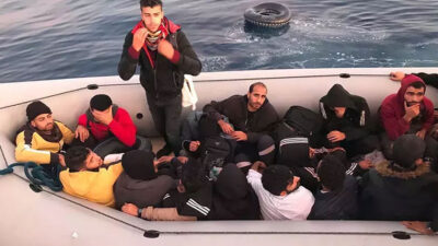 Bodrum’da 53 kaçak göçmen lastik botta yakalandı