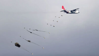 Kayseri’de 180 paraşütçü komandoyla hava indirme tatbikatı