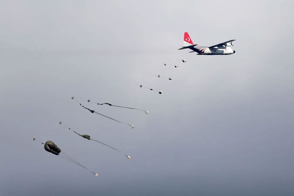 Kayseri’de 180 paraşütçü komandoyla hava indirme tatbikatı