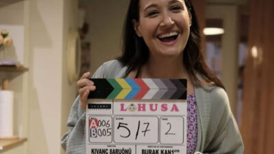 Gupse Özay gerçek hayattaki doğum doktoruyla kamera karşısına geçti