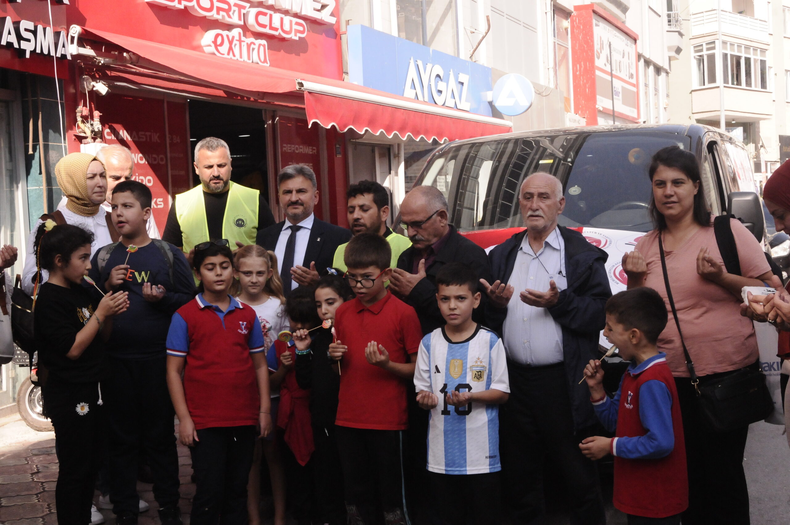 Bursa’dan deprem bölgesine destek! 250 öğrenciye bağışlar yerine ulaştı… Bursa’dan deprem bölgesine destek! 250 öğrenciye bağışlar yerine ulaştı…