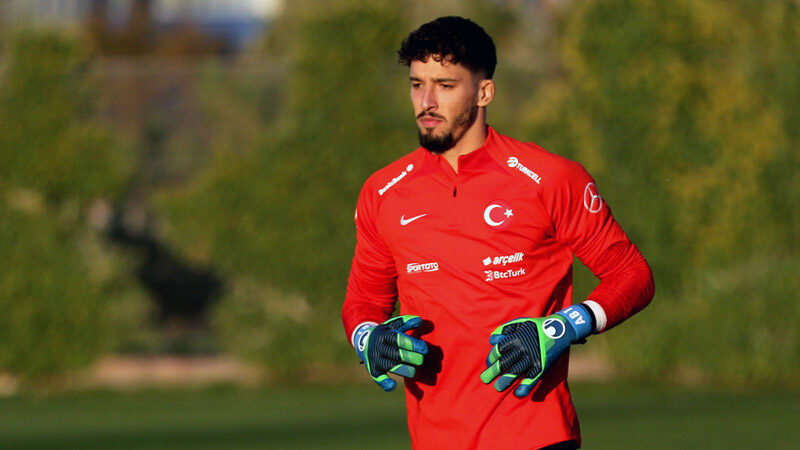 Bursalı milli futbolcudan dikkat çeken paylaşım! Milli Takım'ın Hırvatistan ve Letonya maçlarında yedekler arasındaki isimlerden olan