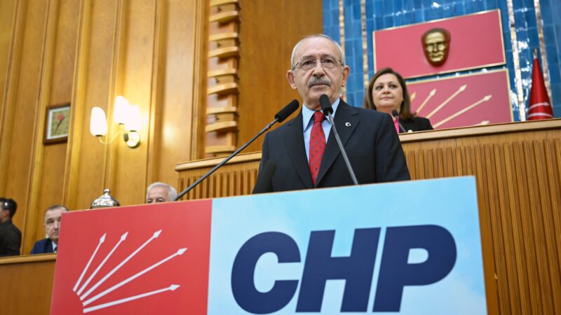 Kemal Kılıçdaroğlu: Kendi ülkemizde yabancı asker postalı istemiyoruz Gündeme ilişkin değerlendirmelerde bulunan CHP Genel Başkanı Kemal Kılıçdaroğlu, Meclis'e