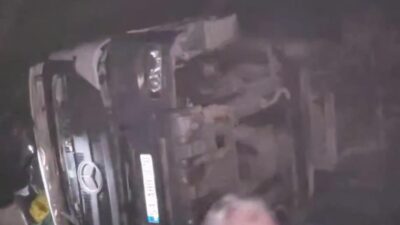 Bursa’da beton mikseri devrildi