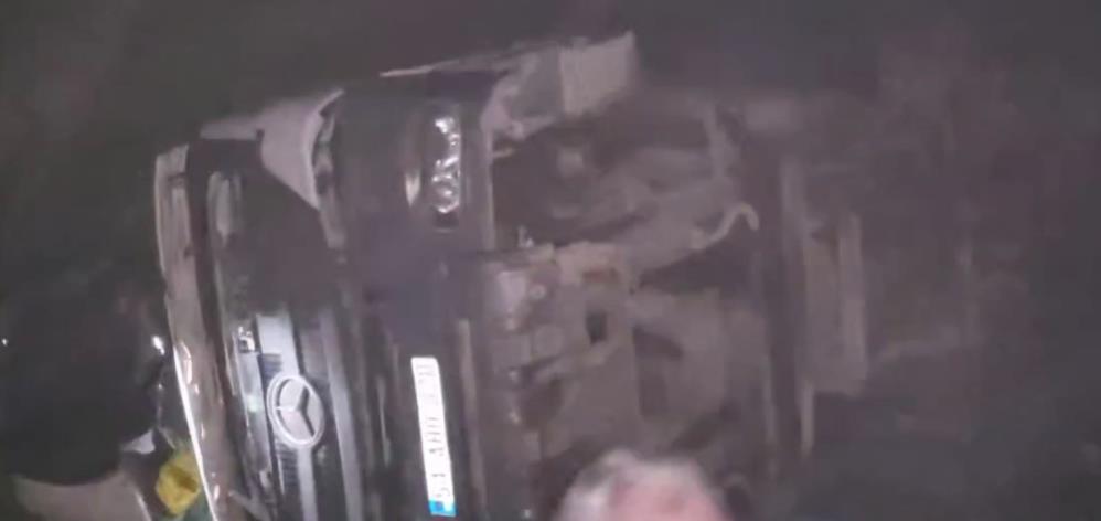 Bursa’da beton mikseri devrildi Bursa’da beton mikseri devrildi