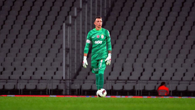 Derbinin en deneyimlisi Muslera Galatasaray'ın kaptanı Uruguaylı file bekçisi Fernando Muslera, Beşiktaş'a karşı 25