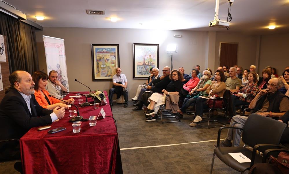 Bursa'da'Cumhuriyet ve Yeni Medya' etkinliği 3 AW061741 02