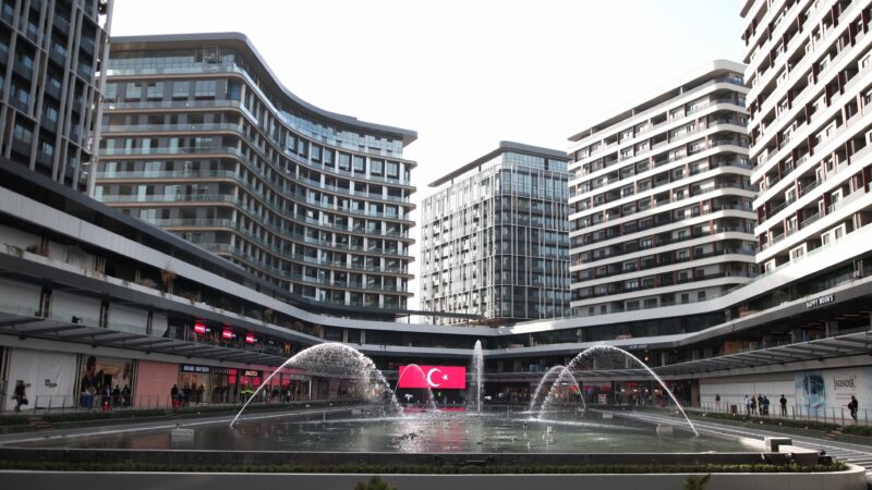 Bursa’nın dev yaşam ve eğlence merkezi açıldı! Şehrin sosyal yaşamına alışılagelmişin dışında yeni bir konsept kazandırma hedefiyle