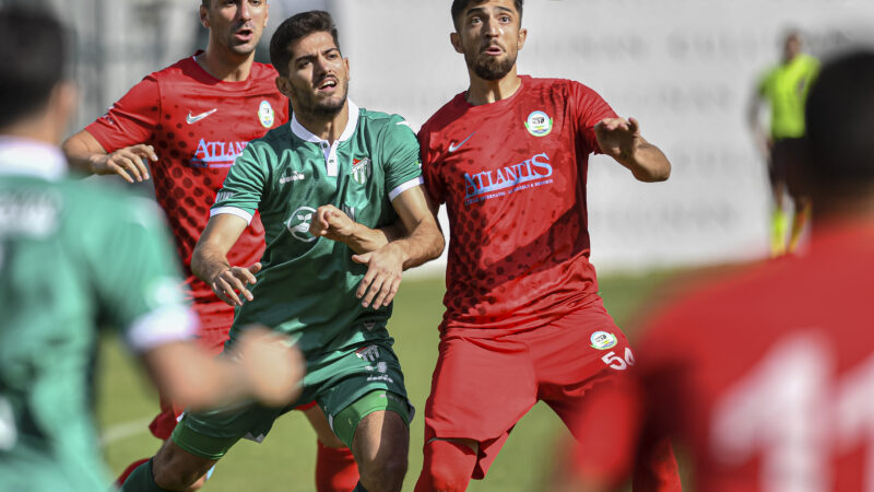 Bursaspor, deplasmandaki şansızlığını Antalya’da kırmayı başardı.