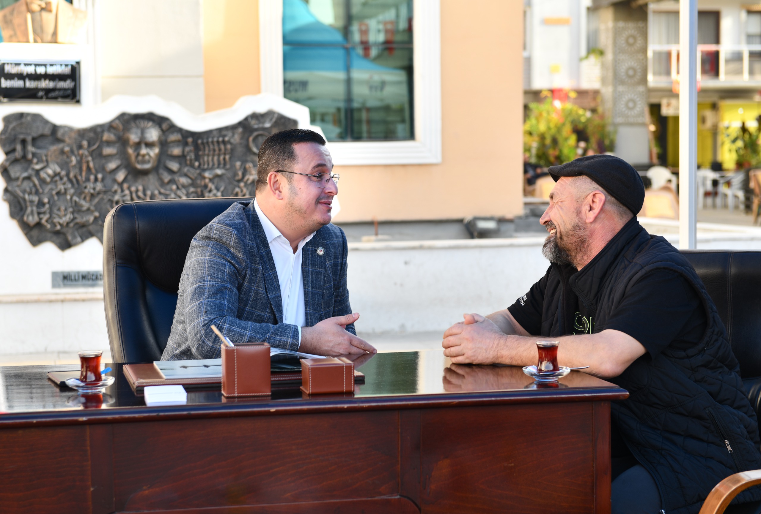 Bursa’daki bu makam odasının duvarı sevgi, kapısı hoş muhabbet