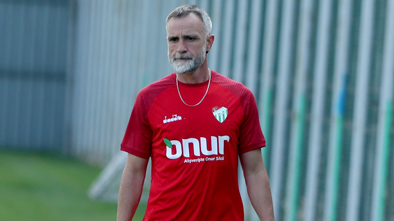 Bursaspor’un yeni hocası Sözkesen taraftara seslendi! Bursaspor’un yeni hocası Sözkesen taraftara seslendi!