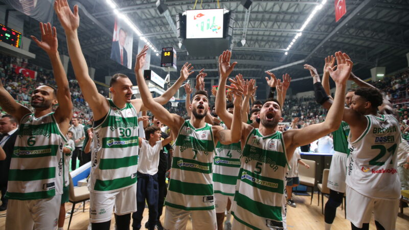 Bursaspor’a çifte bayram olsun! Özel güne özel hazırlık… Potanın Timsahları’nın Çağdaş Bodrumspor ile oynayacağı karşılaşma saat 13.00’te başlayacak.