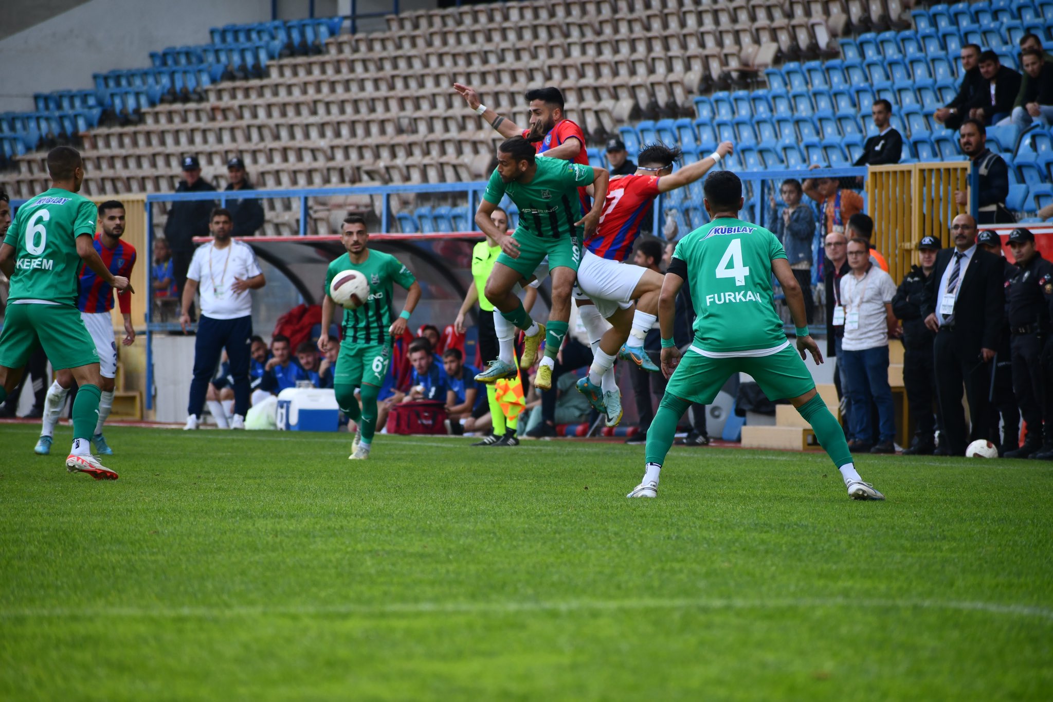 Bursa’nın 3.Lig’deki yeni takımına yeni hoca uğurlu geldi! Bursa’nın 3.Lig’deki yeni takımına yeni hoca uğurlu geldi!
