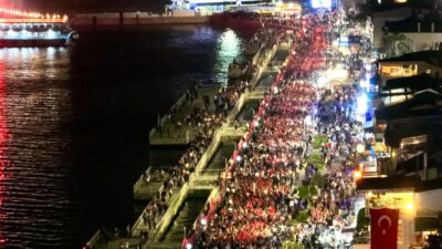 Mudanya’da halk sahile sığmadı!