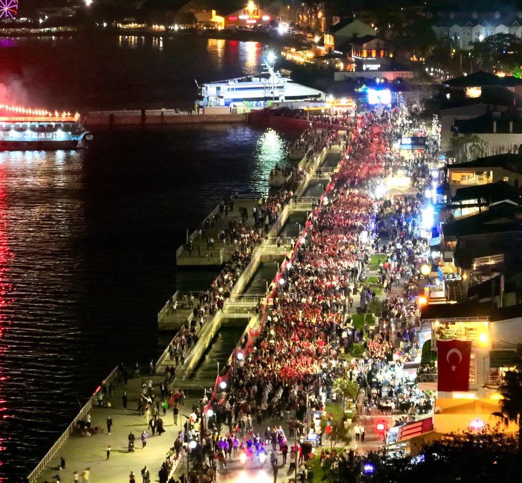Mudanya’da halk sahile sığmadı! Mudanya’da halk sahile sığmadı!