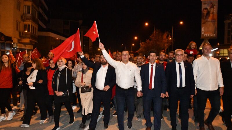 Mustafakemalpaşa’da 29 Ekim Cumhuriyet Bayramı kutlamaları, coşkulu ve tarihi kalabalığa