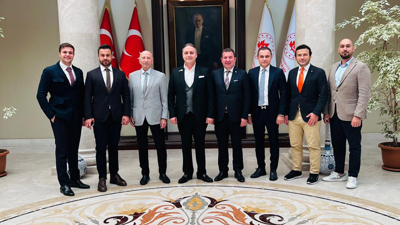 Bursa Emniyetspor’dan Vali Demirtaş’a ziyaret Bursa Emniyetspor’dan Vali Demirtaş’a ziyaret