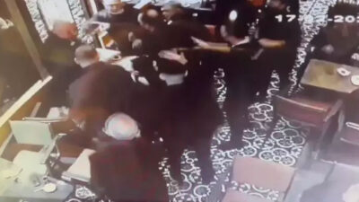 ‘Şahinler’ suç örgütü üyelerinin kafedekileri darbettiği anlar ortaya çıktı