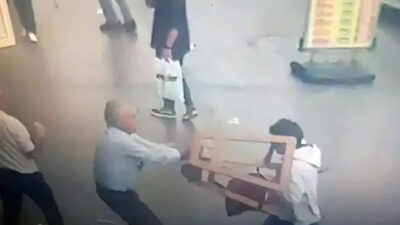 ‘Yemeğinizde bebek kanı var’ dedi çalışanlara saldırdı!