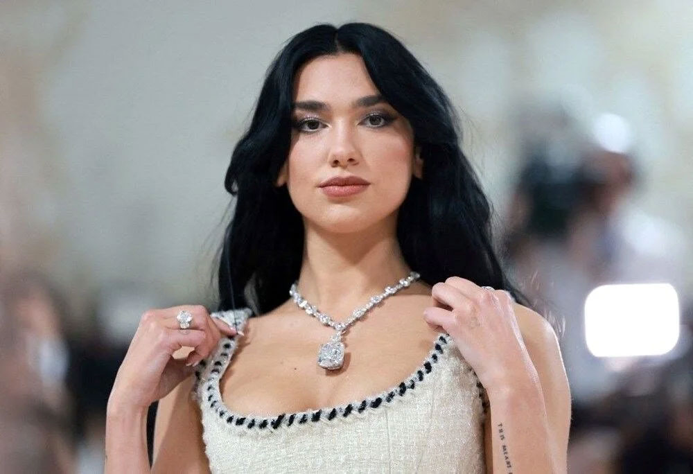 Ünlü yıldızdan radikal karar! Her şeyi sildi