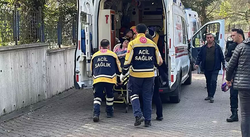 Okulda yakılan meşale 3 veliyi yaraladı