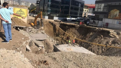 Ankara’da toprak kayması: 11 katlı binanın otoparkı çöktü