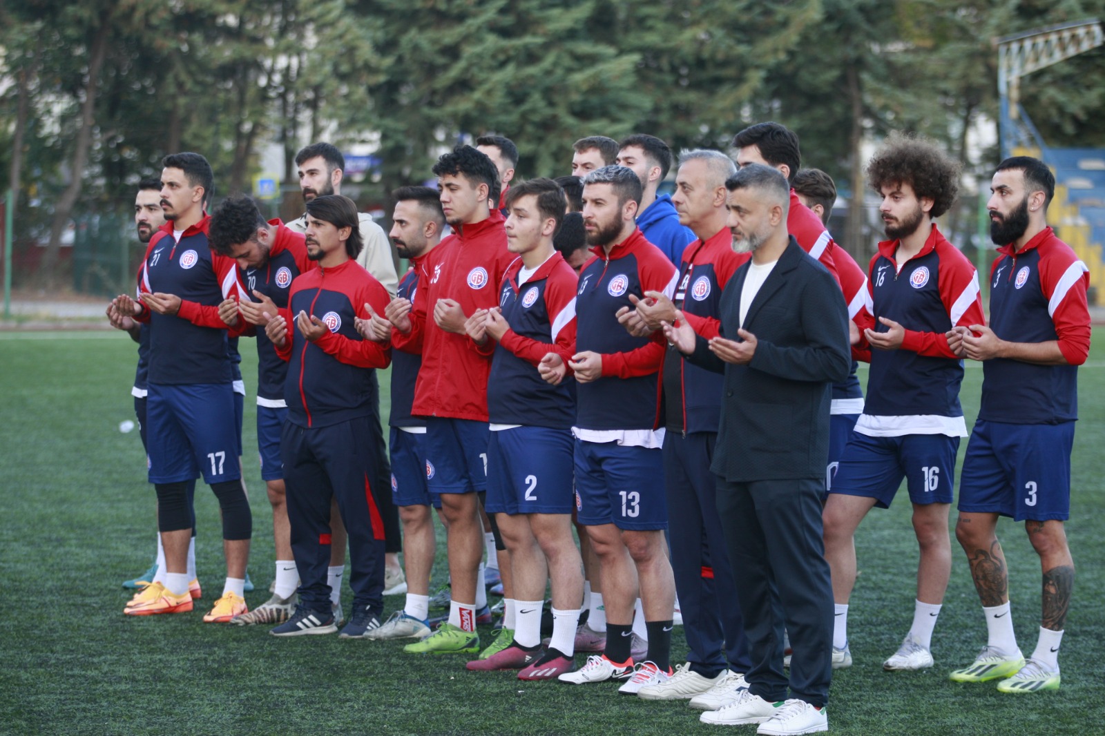 Bursa’nın 93 yıllık kulübünden gövde gösterisi! Bursa’nın 93 yıllık kulübünden gövde gösterisi!