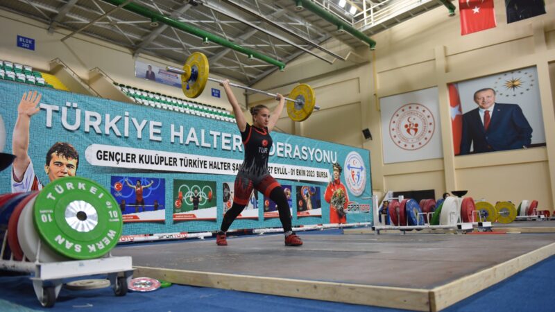 ‘Naim’ler Yıldırım’da yarıştı Yıldırım Belediyesi, ünlü haltercinin ismini yaşattığı Naim Süleymanoğlu Spor Kompleksi'nde