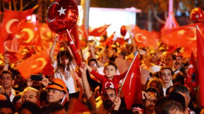 100. yılda yüz binler Nilüfer’de yürüdü