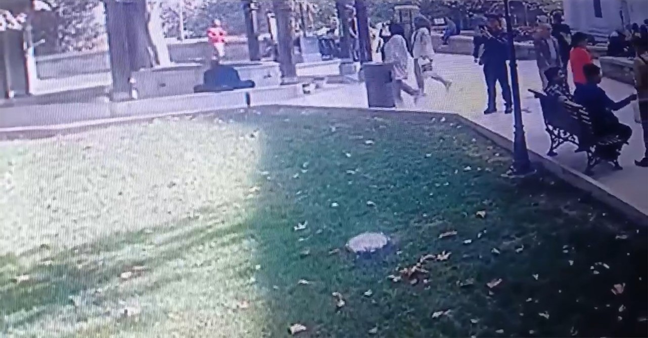 Görüntüler Bursa’dan… Abdest alırken cüzdanını çaldılar