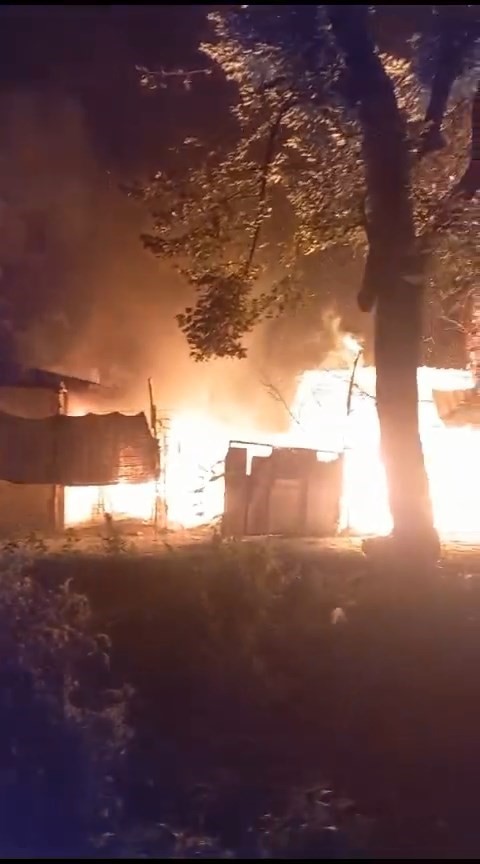 Bursa’da ahşap ev alev alev yandı