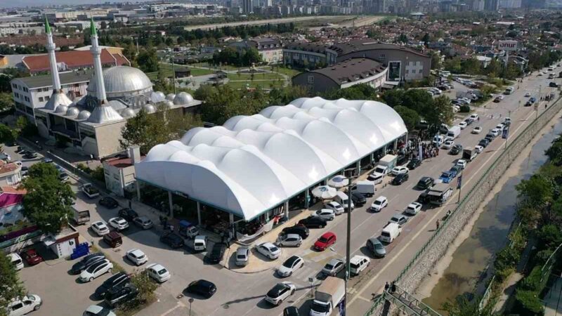 Bursa’ya yeni kapalı pazar alanı! Nilüfer Belediyesi’nin Altınşehir Mahallesi’ne kazandırdığı kapalı pazar alanı, düzenlenen törenle
