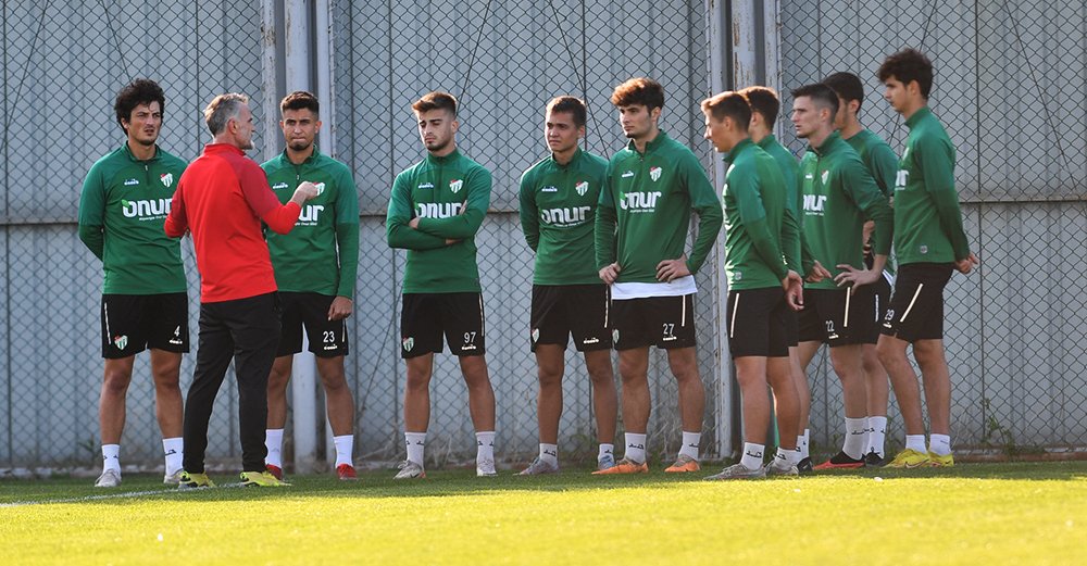 Bursaspor’da yeni hocayla ilk idman! Bursaspor’da yeni hocayla ilk idman!