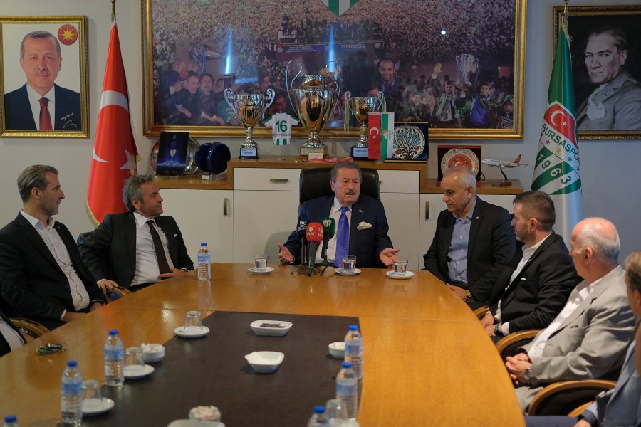 Cavit Çağlar’dan Bursaspor’a dev destek; ‘Bana düşen ne varsa hazırım’ Cavit Çağlar’dan Bursaspor’a dev destek; ‘Bana düşen ne varsa hazırım’