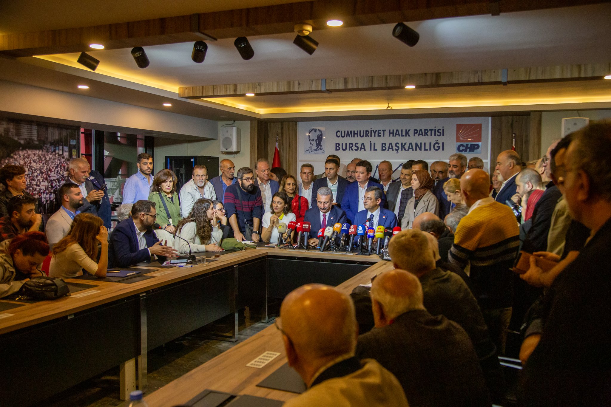 CHP Bursa’daki bu kalabalık ‘değişim’ mesajı mı?