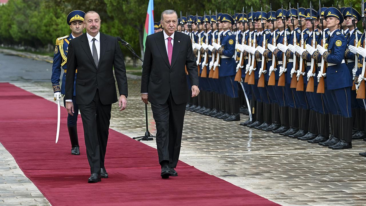 Azerbaycan’dan ‘Türkiyesiz olmaz’ resti