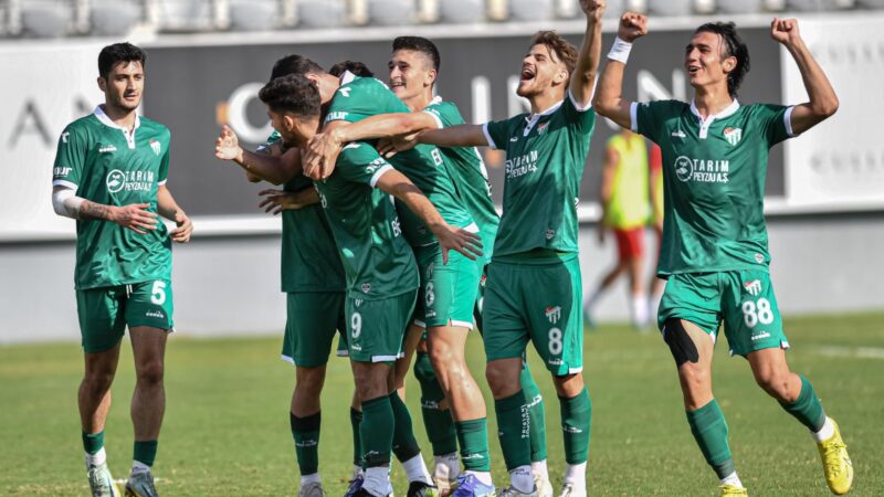 Bursaspor’dan Antalya’da süper skor! Bu sezon ilk kez…. Bursaspor, Serik Belediyespor’u deplasmanda 2-1 yenerek bu sezon ilk kez