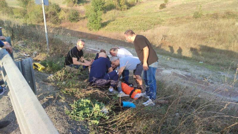 Bursa’da motosiklet bariyerlere çarptı: 2 ağır yaralı Orhangazi-Yalova karayolunda motosikletin bariyerlere çarptığı kazada 2 kişi ağır yaralandı.