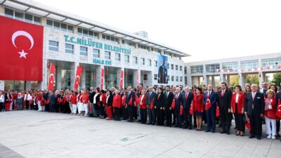 Nilüfer’de Cumhuriyet Bayramı kutlamalarının ilk adresi Atatürk anıtı