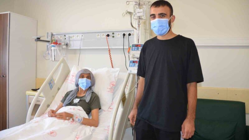 Bursa’da oğlunun böbreğiyle hayata tutundu Böbrek yetmezliği nedeniyle 7 yıldır diyalize giren 47 yaşındaki kadın,