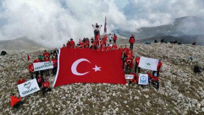 Osmangazili dağcıların ‘100. yıl’ zirve tırmanışı