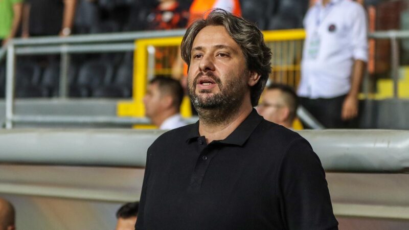 Bir dönem Bursaspor'da da görev yapan Özhan Pulat, Eyüpspor'un yeni