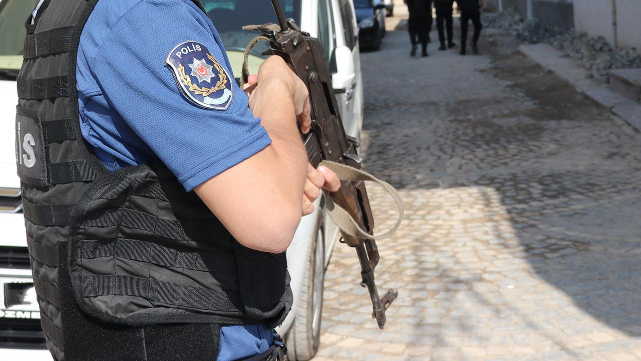 Bakan Yerlikaya açıkladı! Teröristler milletvekili aracından çıktı