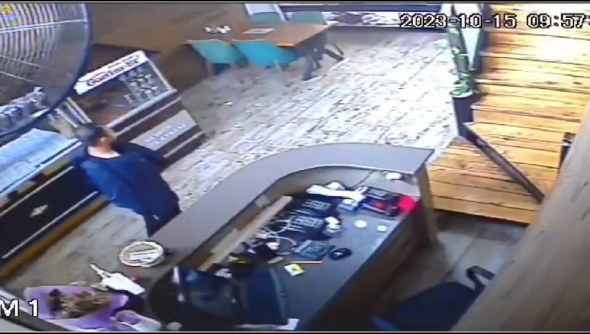 Bursa’da telefon hırsızı kamerada