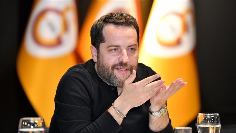 Galatasaray Sportif AŞ Başkan Vekili Erden Timur, Sacha Boey'in satılması