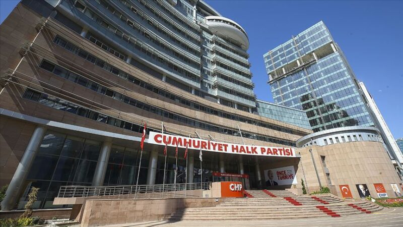 Olay Gazetesi Yazarı Ahmet Emin Yılmaz, CHP'deki büyük kurultay öncesi